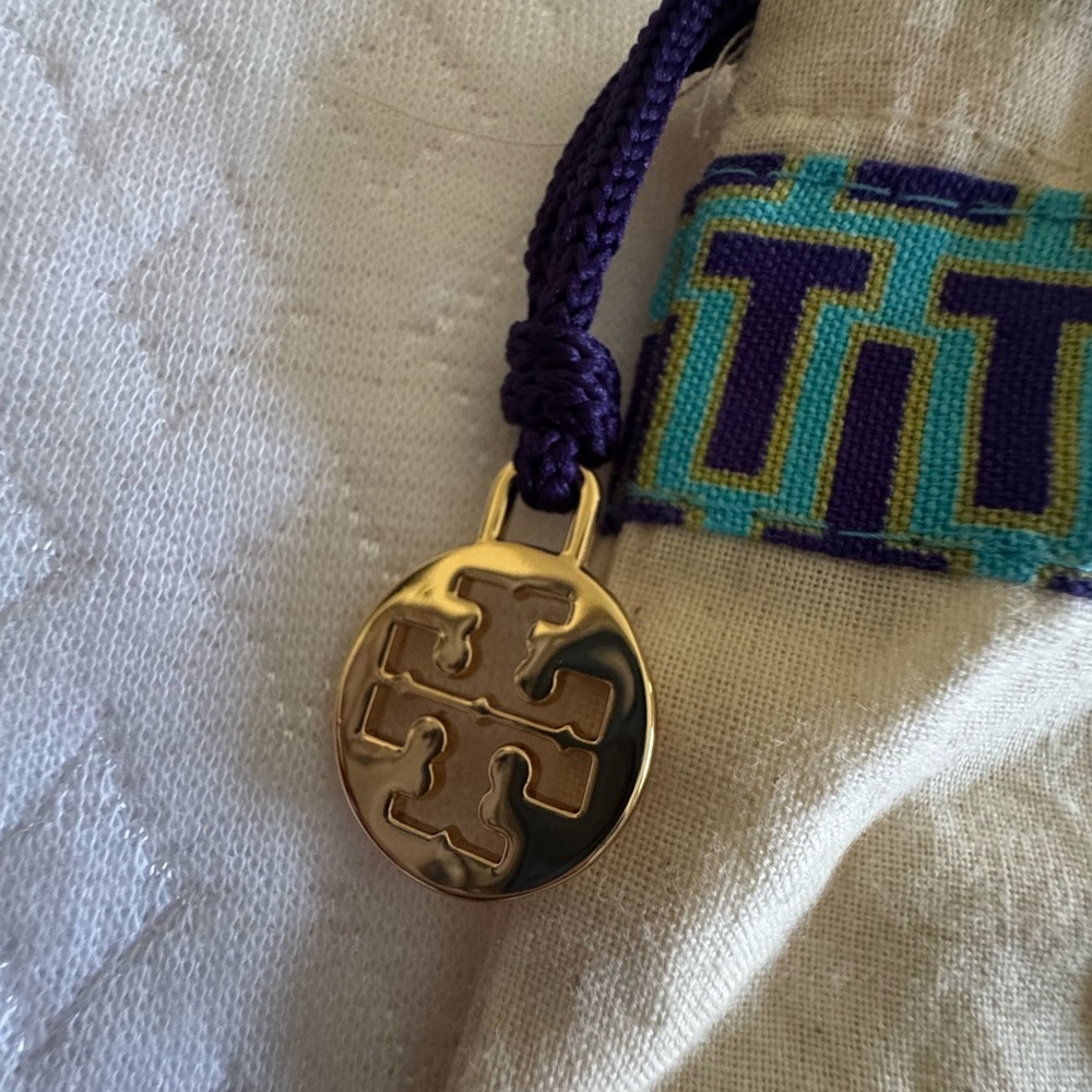 Tory Burch Gold Medallion Charm Dust Bag - Picture 2 of 5